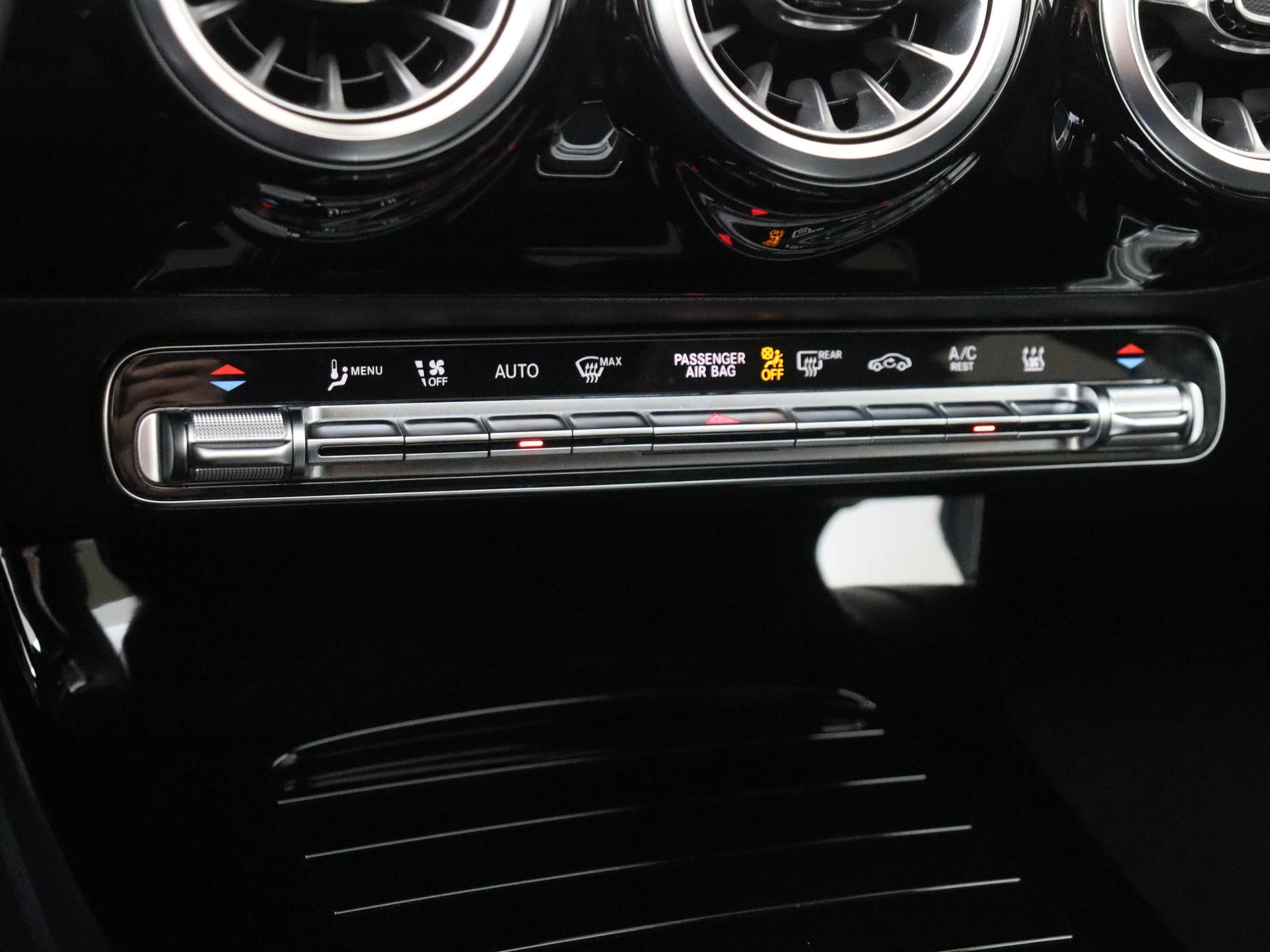 Mercedes-Benz-CLA-image-22