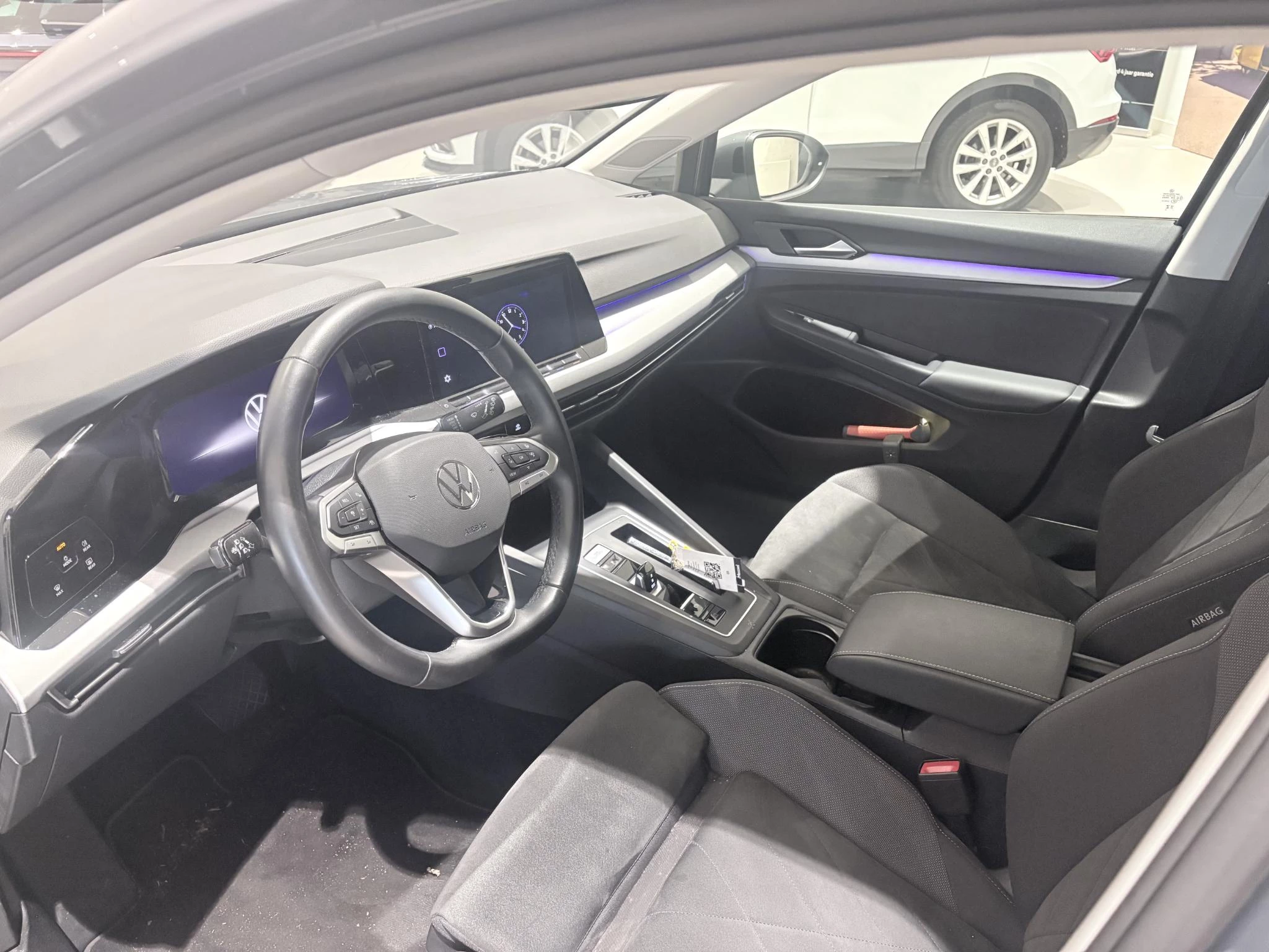 Volkswagen-Golf-image-9