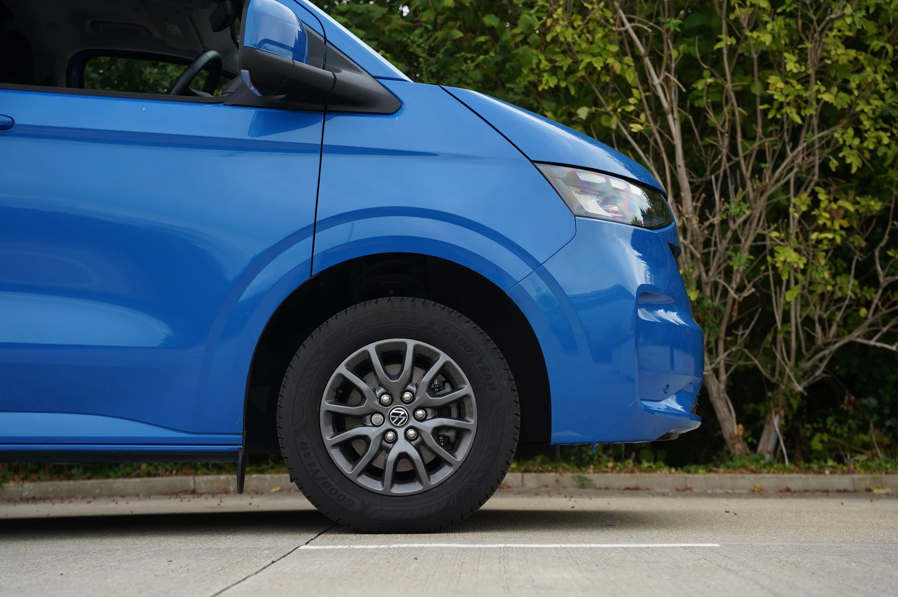 Volkswagen-Transporter-image-41