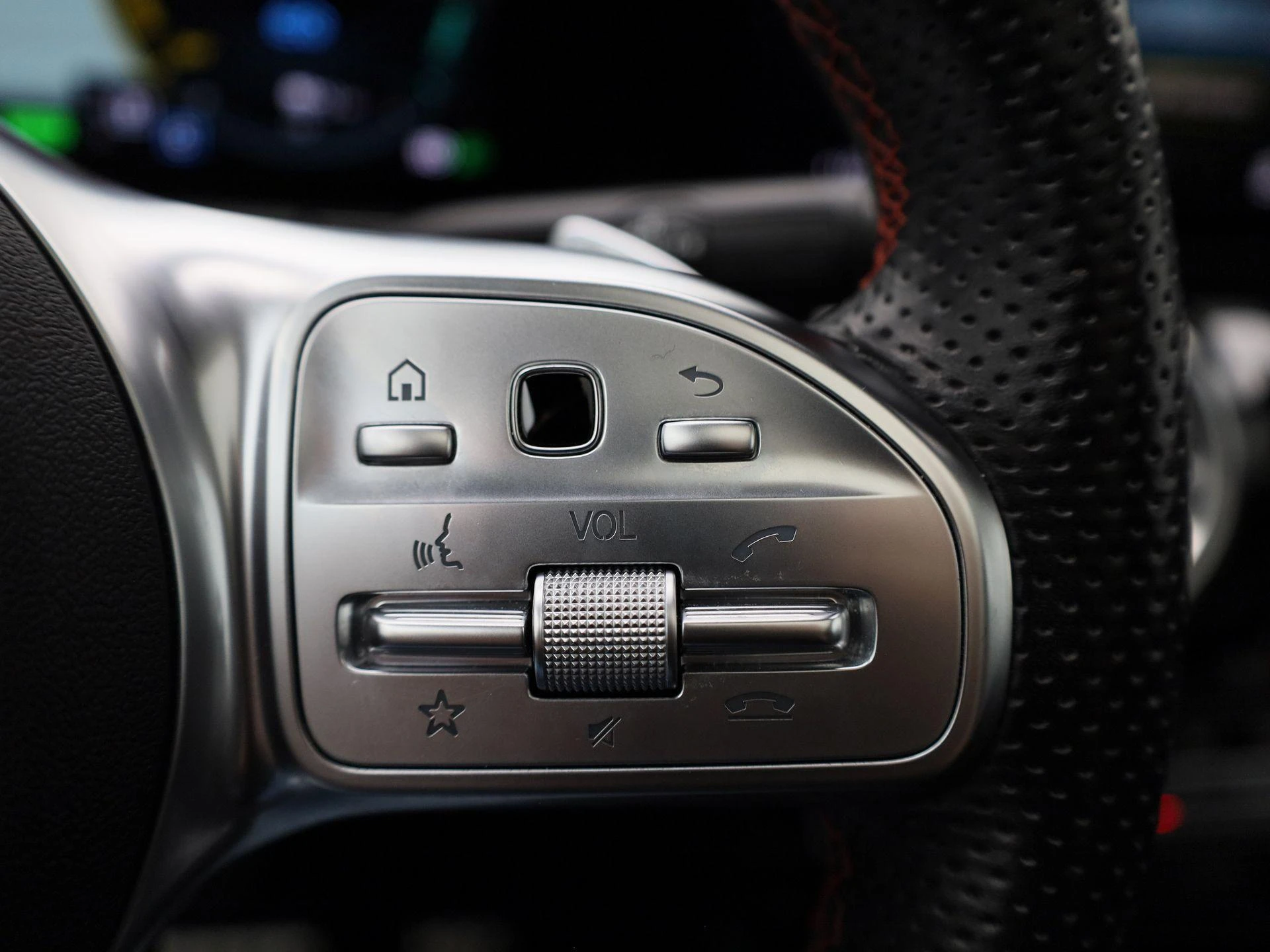Mercedes-Benz-GLA-image-24