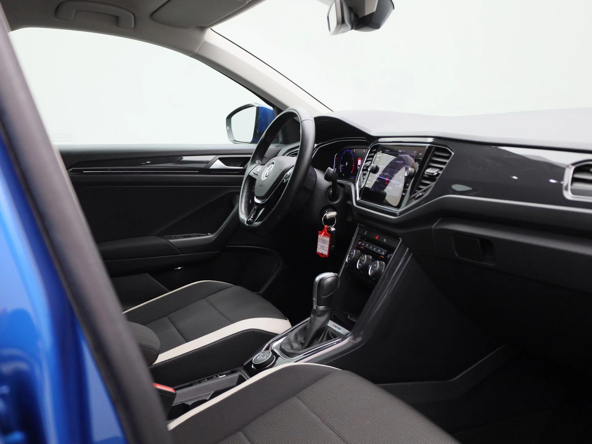 Volkswagen-T-Roc-image-33