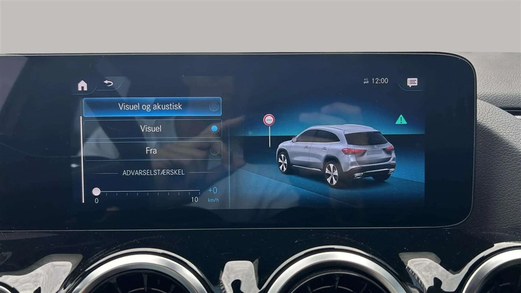 Mercedes-Benz-GLA-image-17