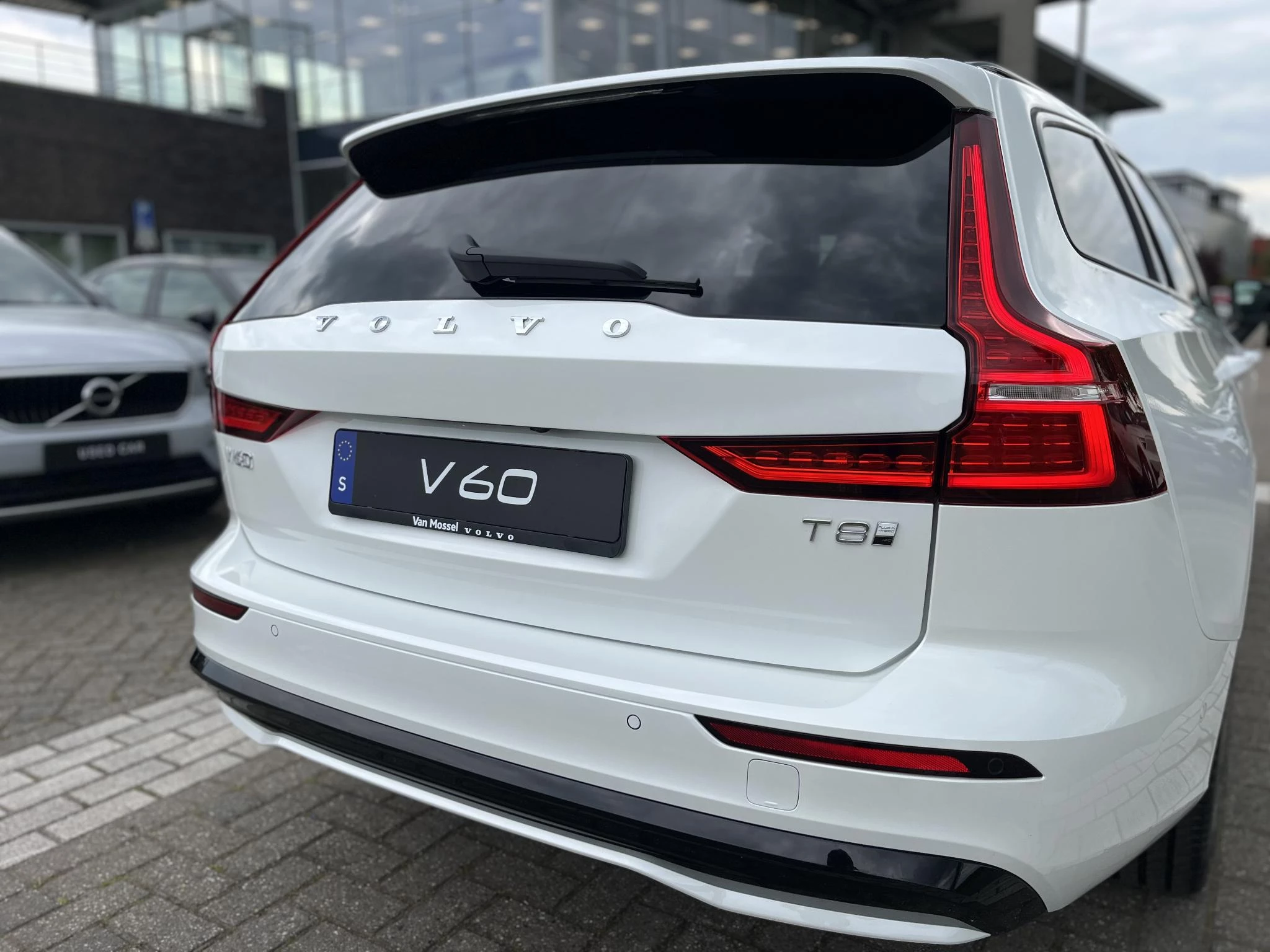 Volvo V60 T8 Plug-in hybrid AWD Ultra Dark