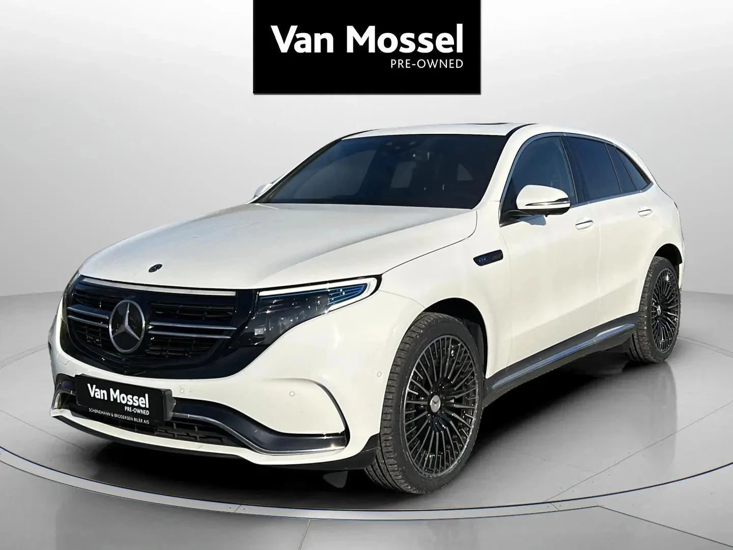 Mercedes-Benz-EQC-image-0