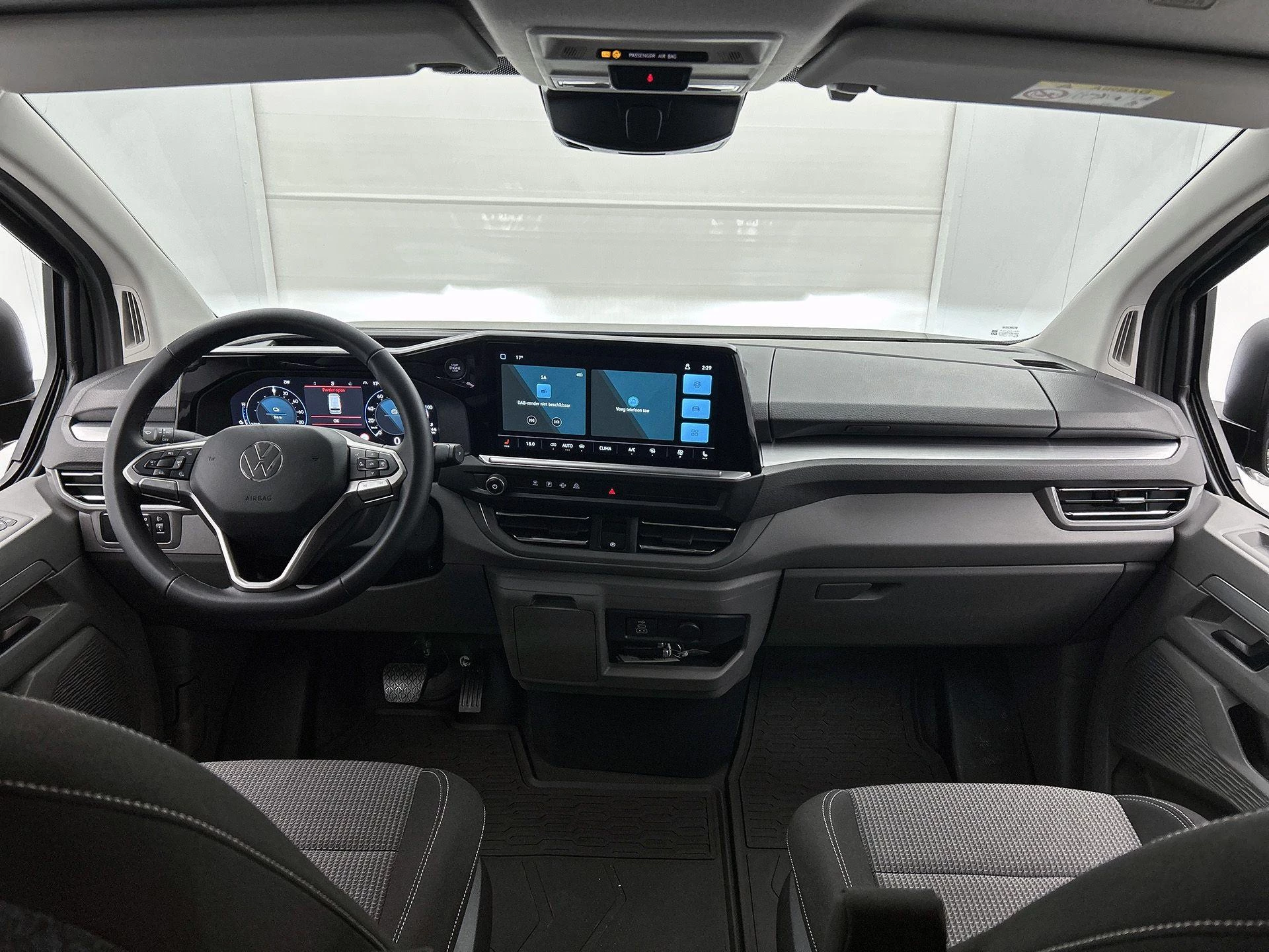 Volkswagen-e-Transporter-image-22