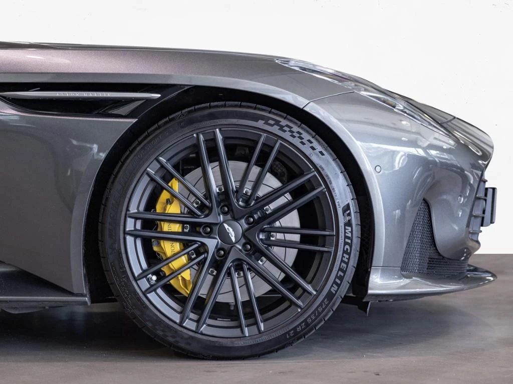 Aston Martin DB12 Volante Aston Martin Hamburg