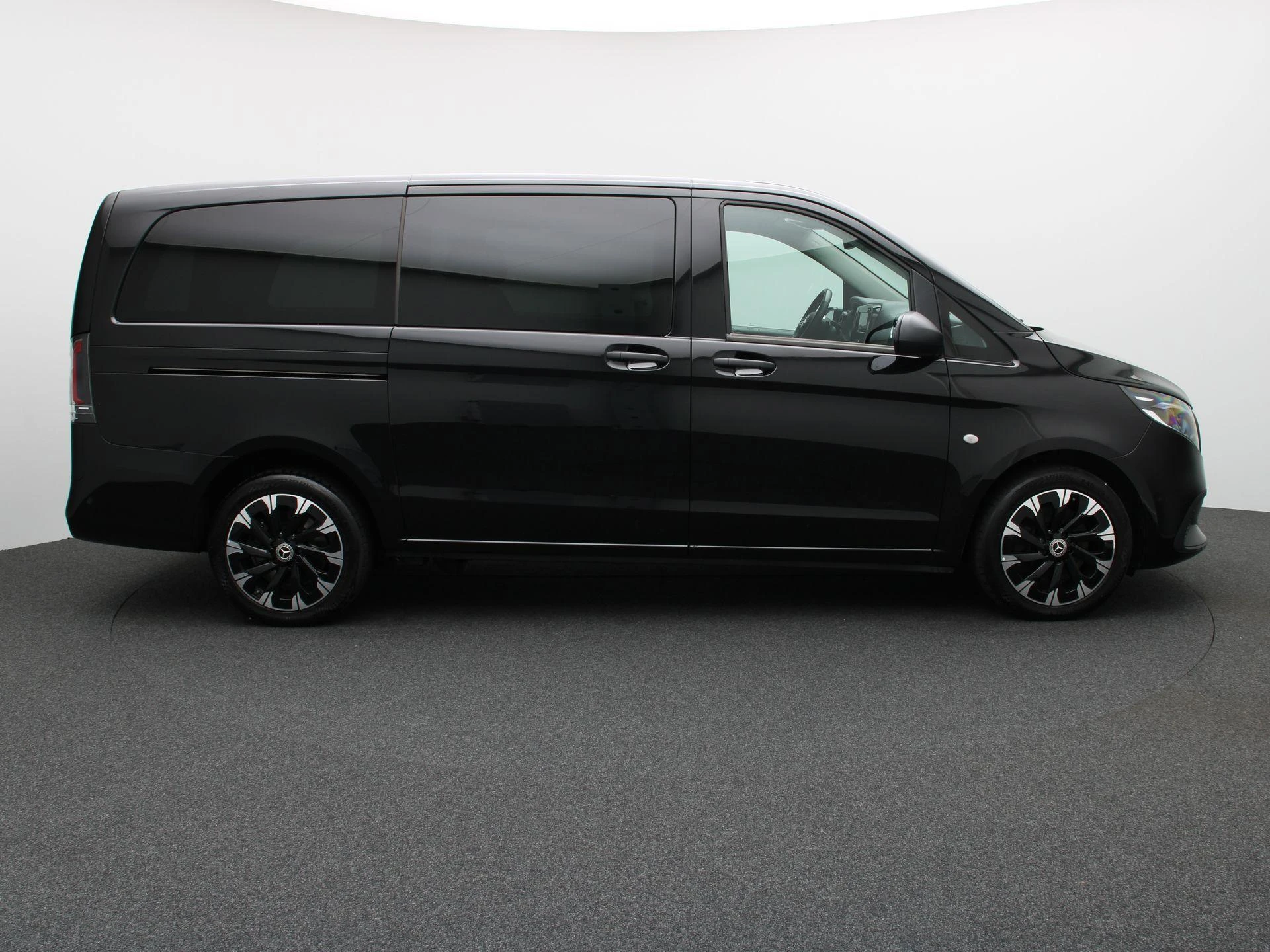 Mercedes-Benz-Vito-image-5