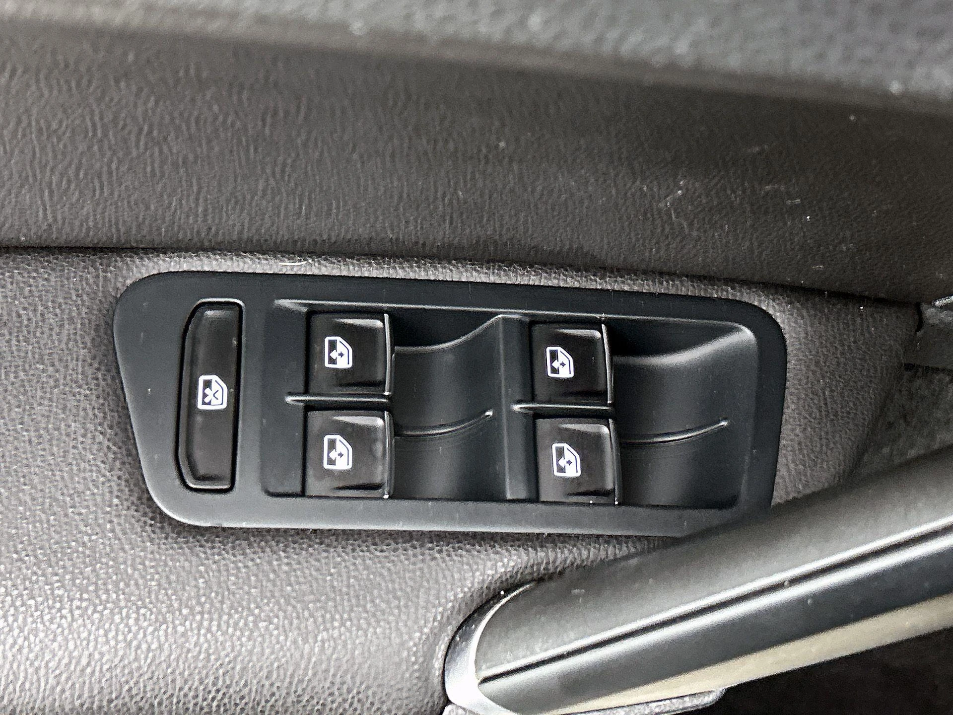Volkswagen-Golf-image-34