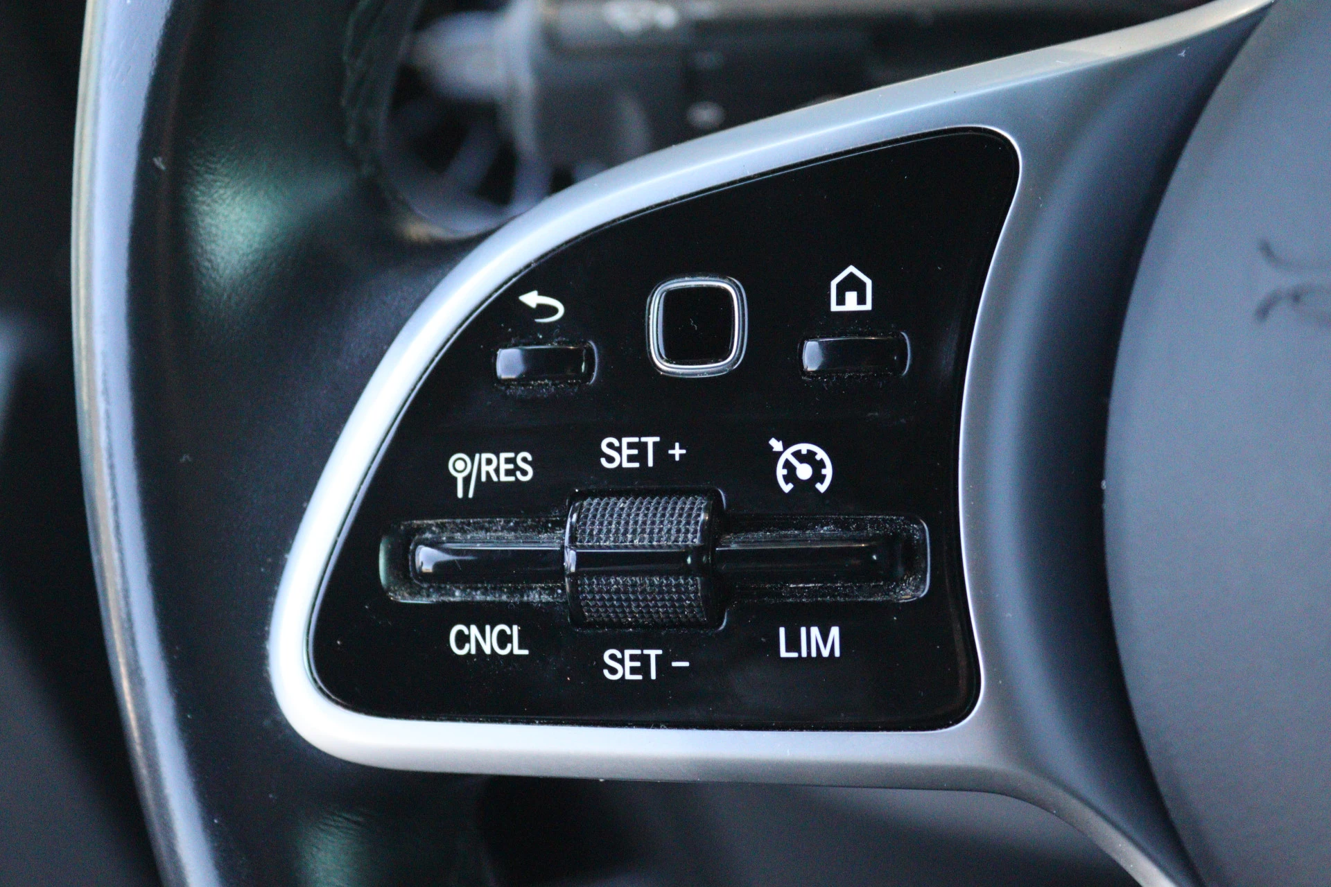 Mercedes-Benz-Sprinter-image-7