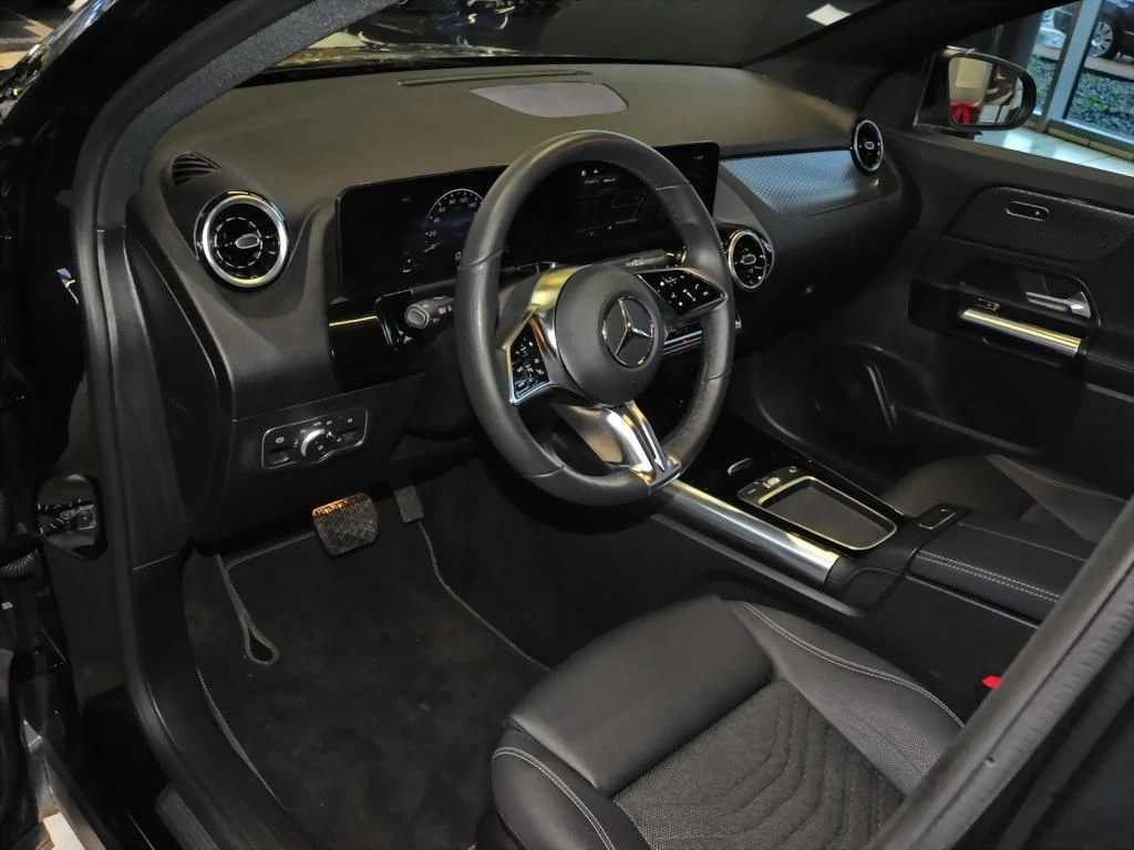Mercedes-Benz-GLA 200 d-image-8