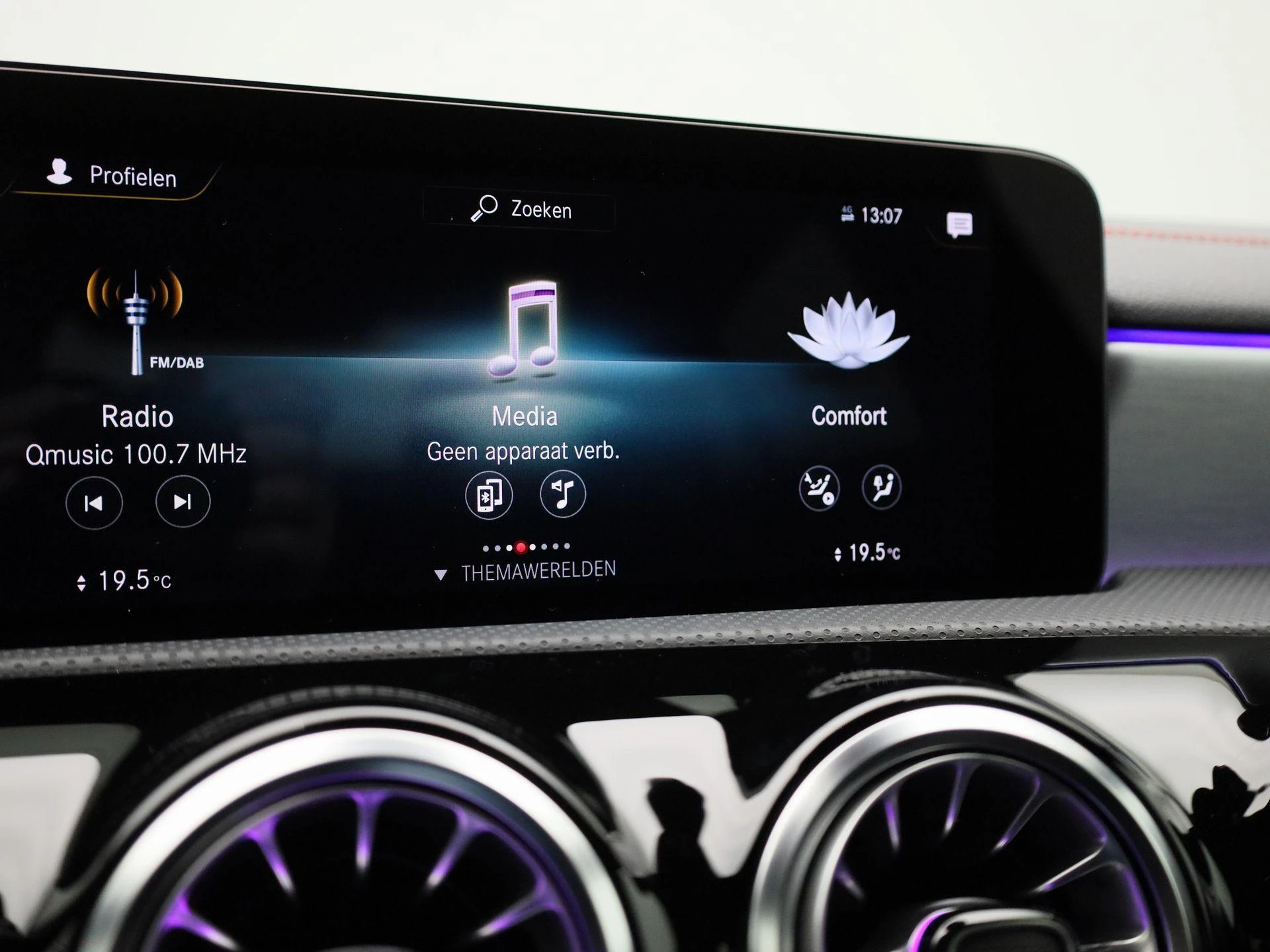 Mercedes-Benz-CLA-image-17