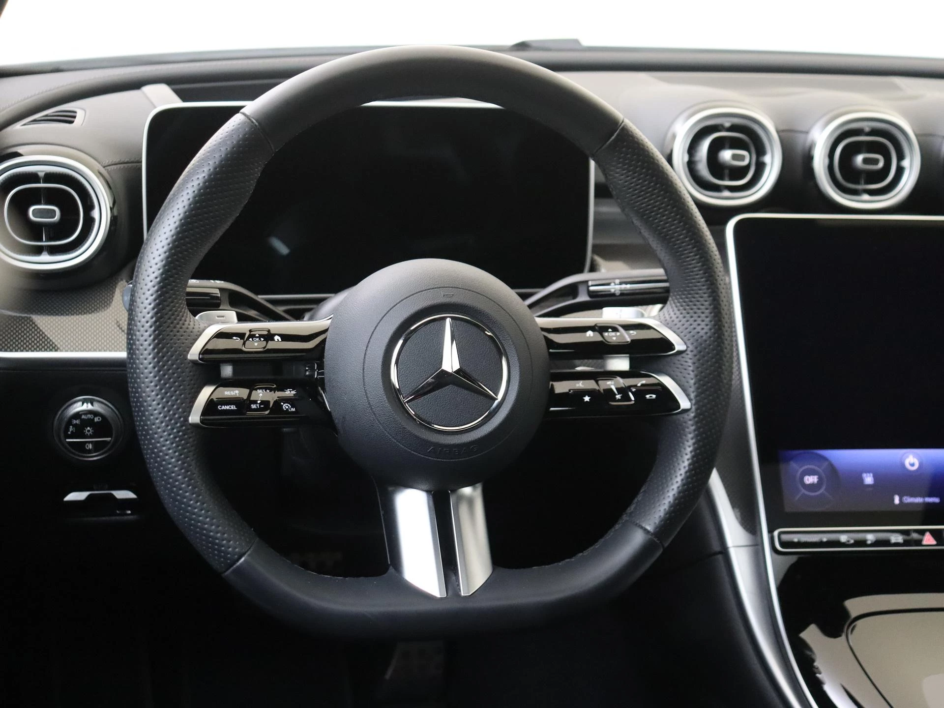 Mercedes-Benz-C-Klasse-image-9