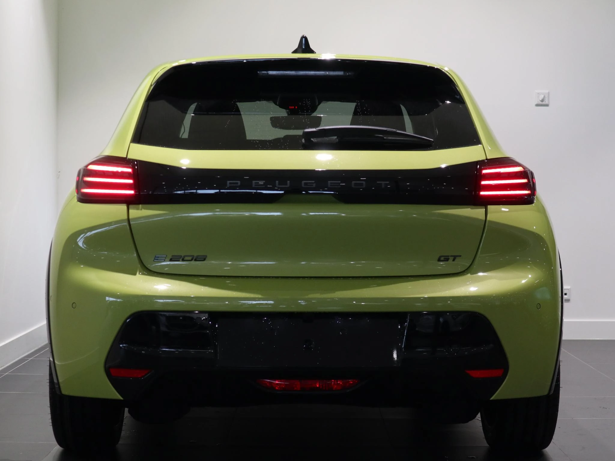 Peugeot-e-208-image-10
