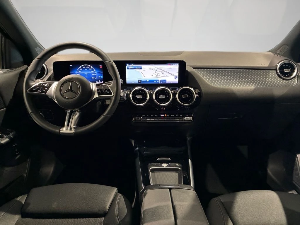 Mercedes-Benz-GLA 200 d-image-11