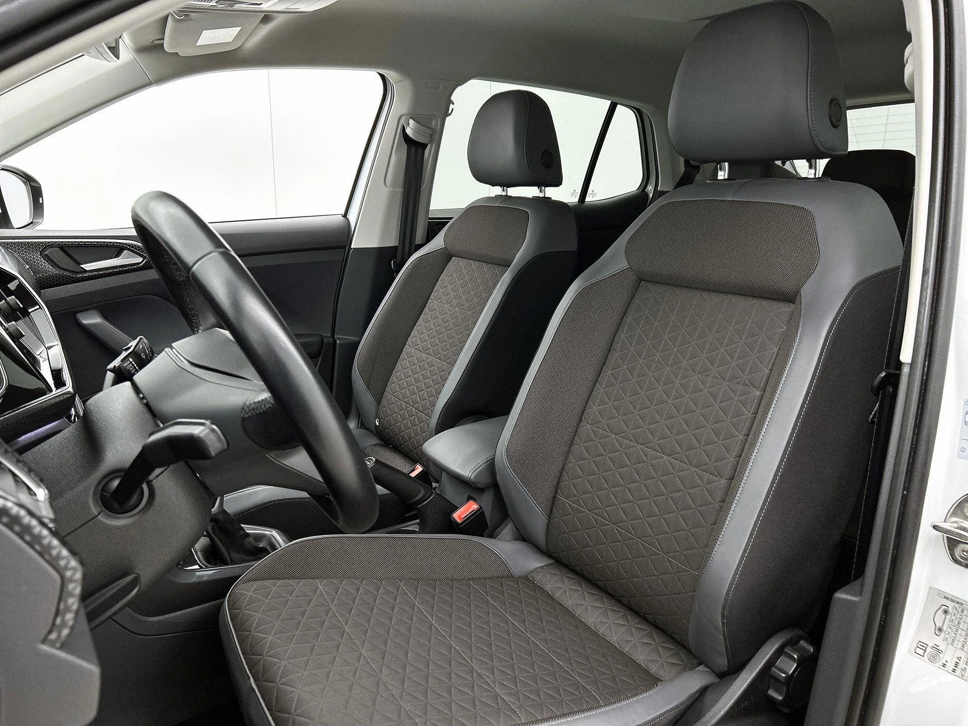 Volkswagen-T-Cross-image-32