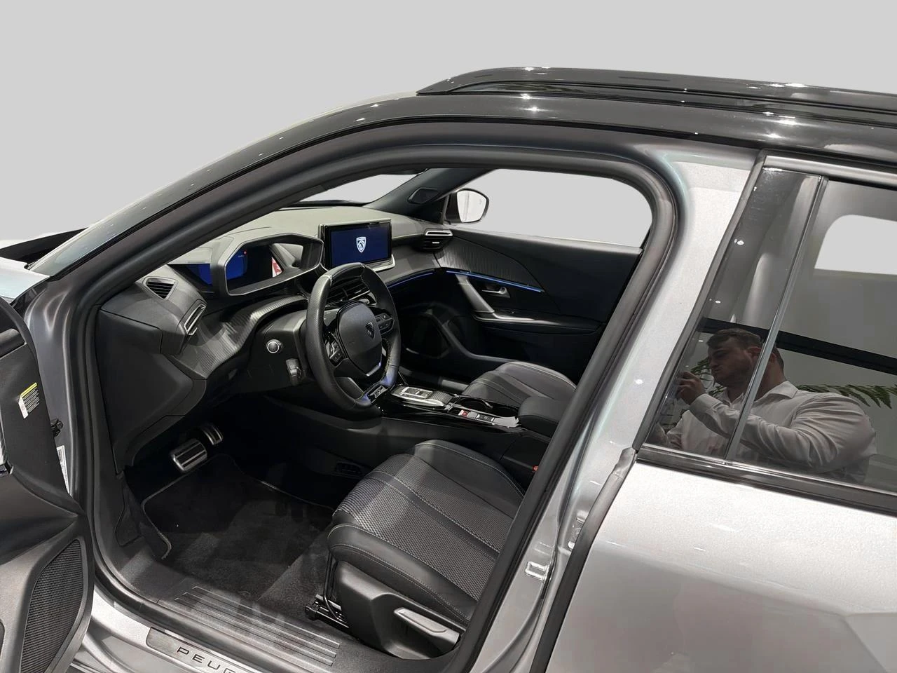 Peugeot-e-2008-image-7