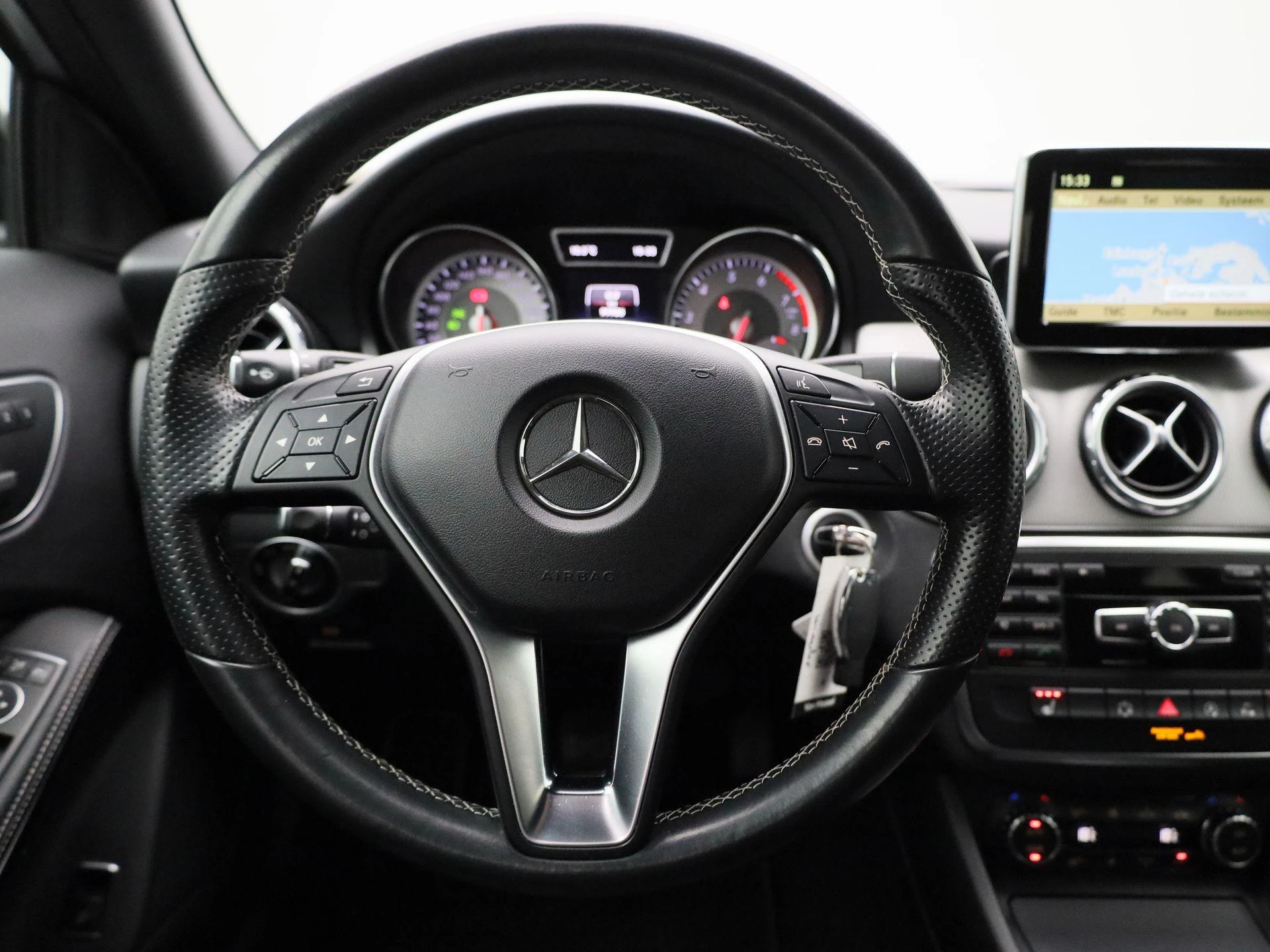 Mercedes-Benz-GLA-image-6