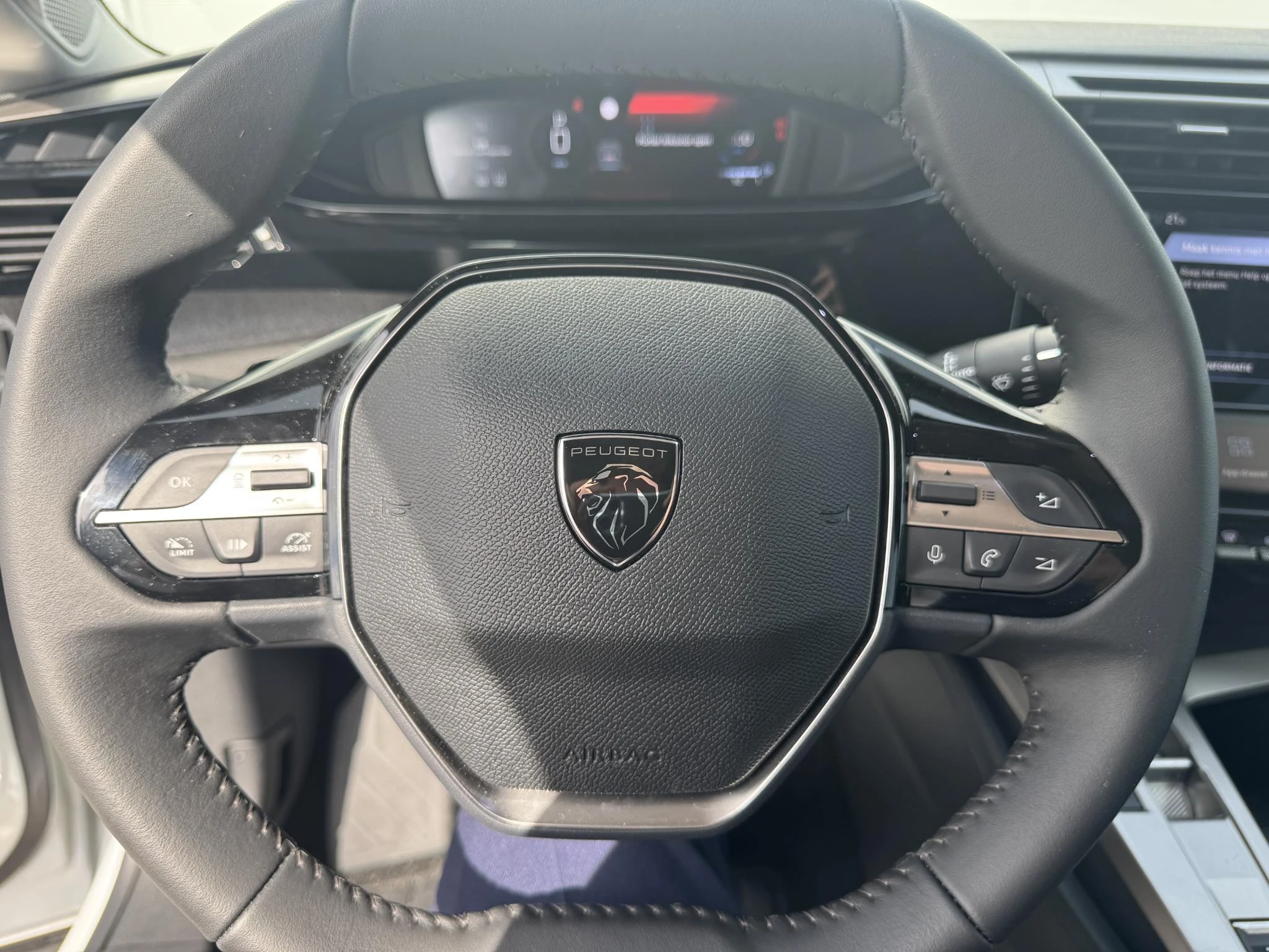 Peugeot-408-image-12