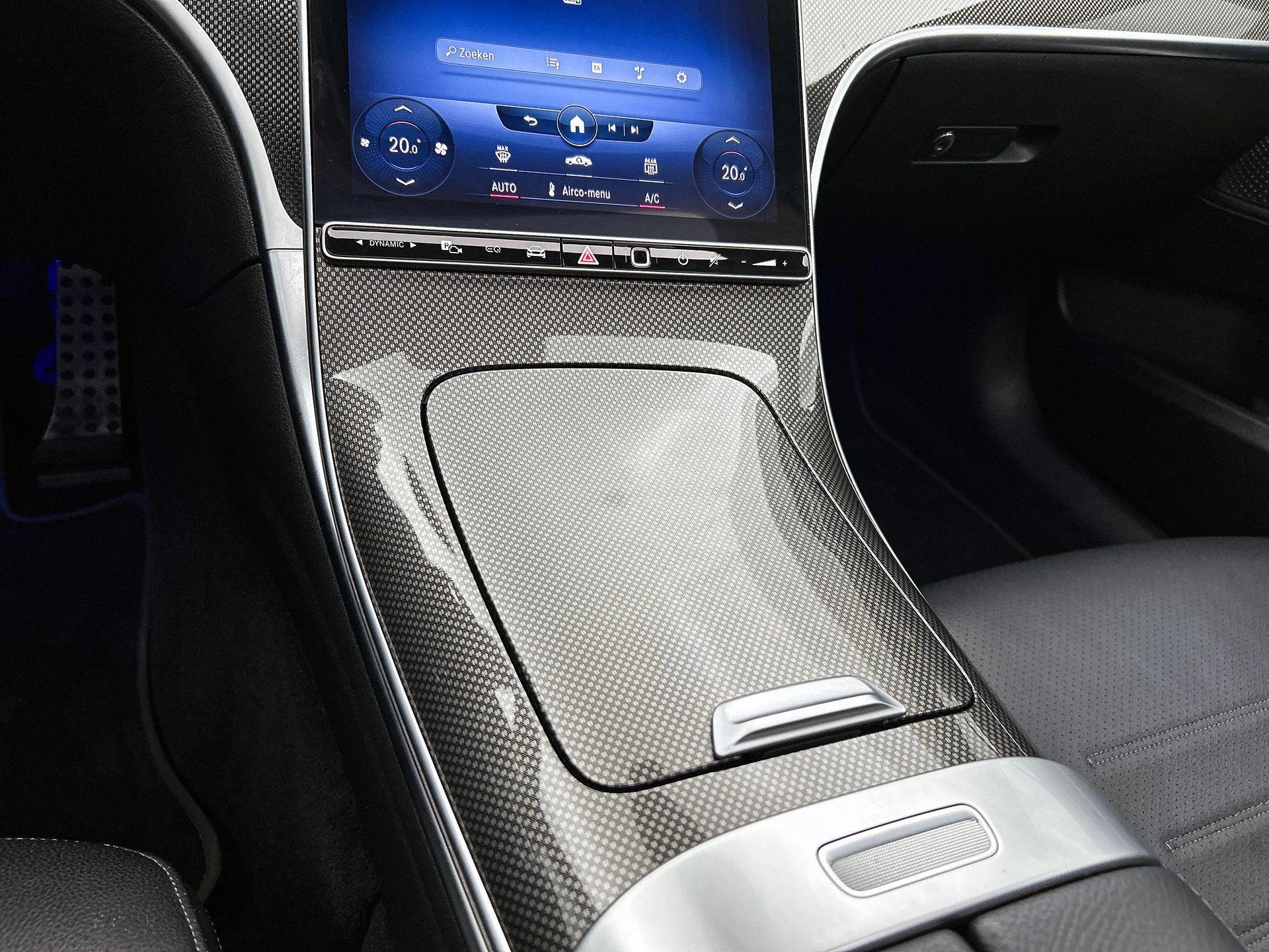 Mercedes-Benz-C-Klasse-image-22