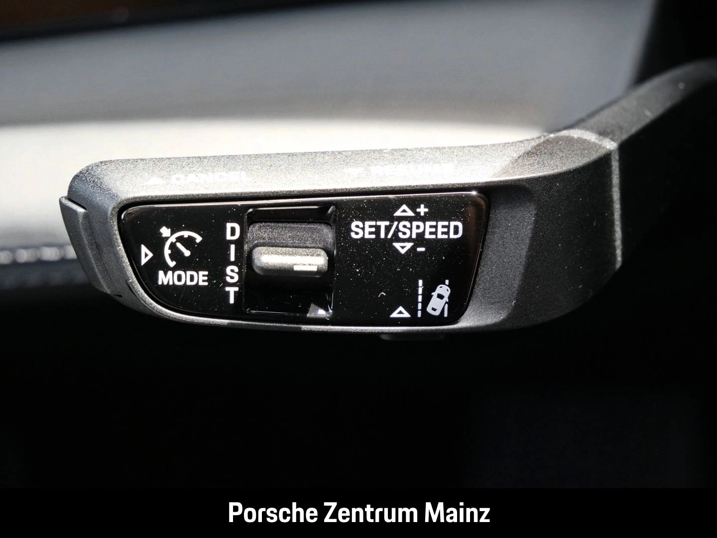 Porsche Taycan Black Edition InnoDrive HA-Lenkung HeadUp black edition