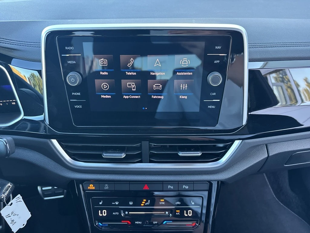 Volkswagen-T-Roc-image-10