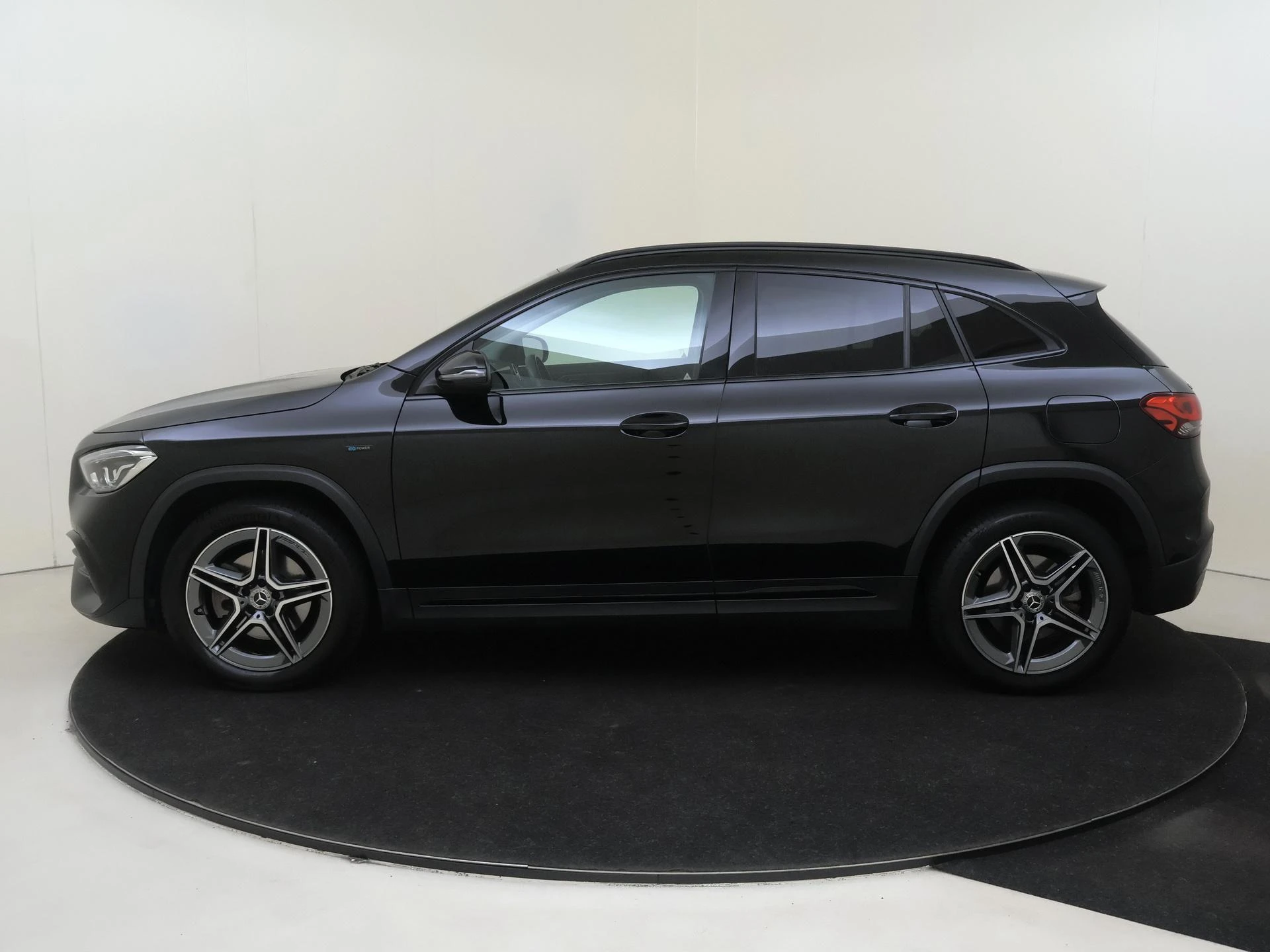 Mercedes-Benz-GLA-image-7
