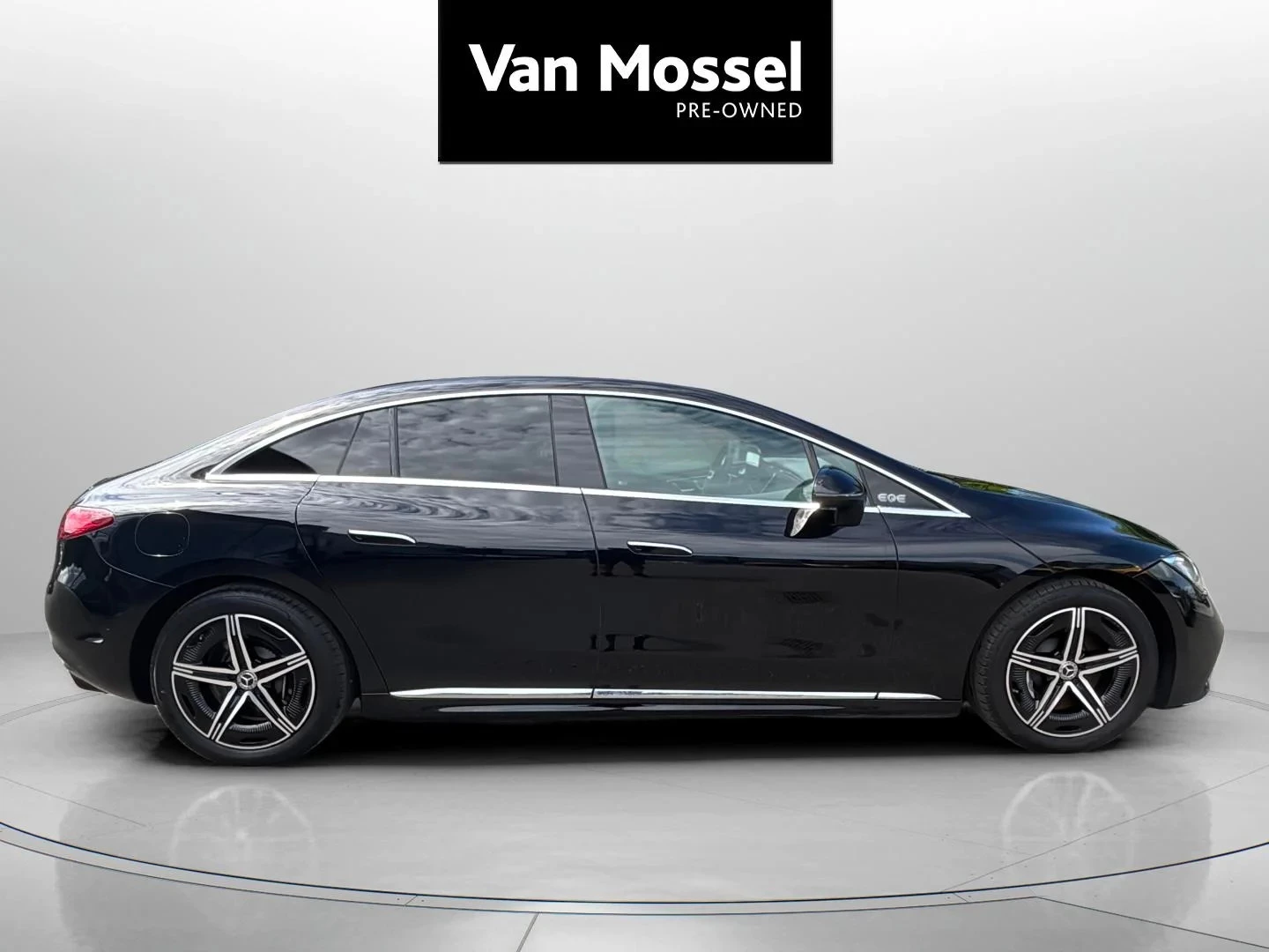 Mercedes-Benz-EQE-image-5