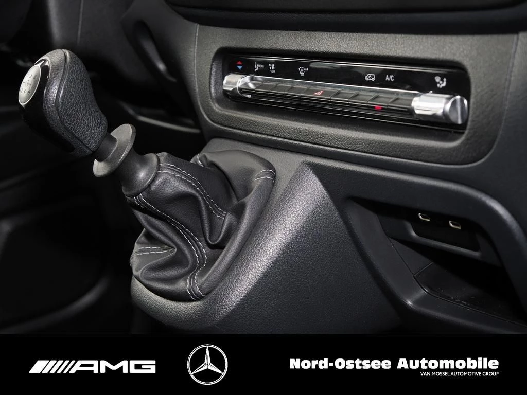 Mercedes-Benz-Vito-image-8