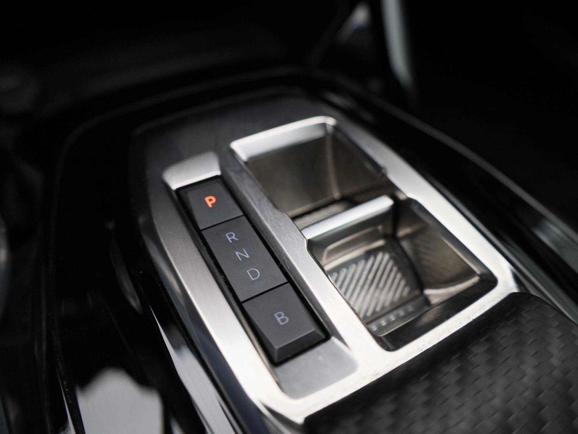 Peugeot e-2008 EV Active 50 kWh