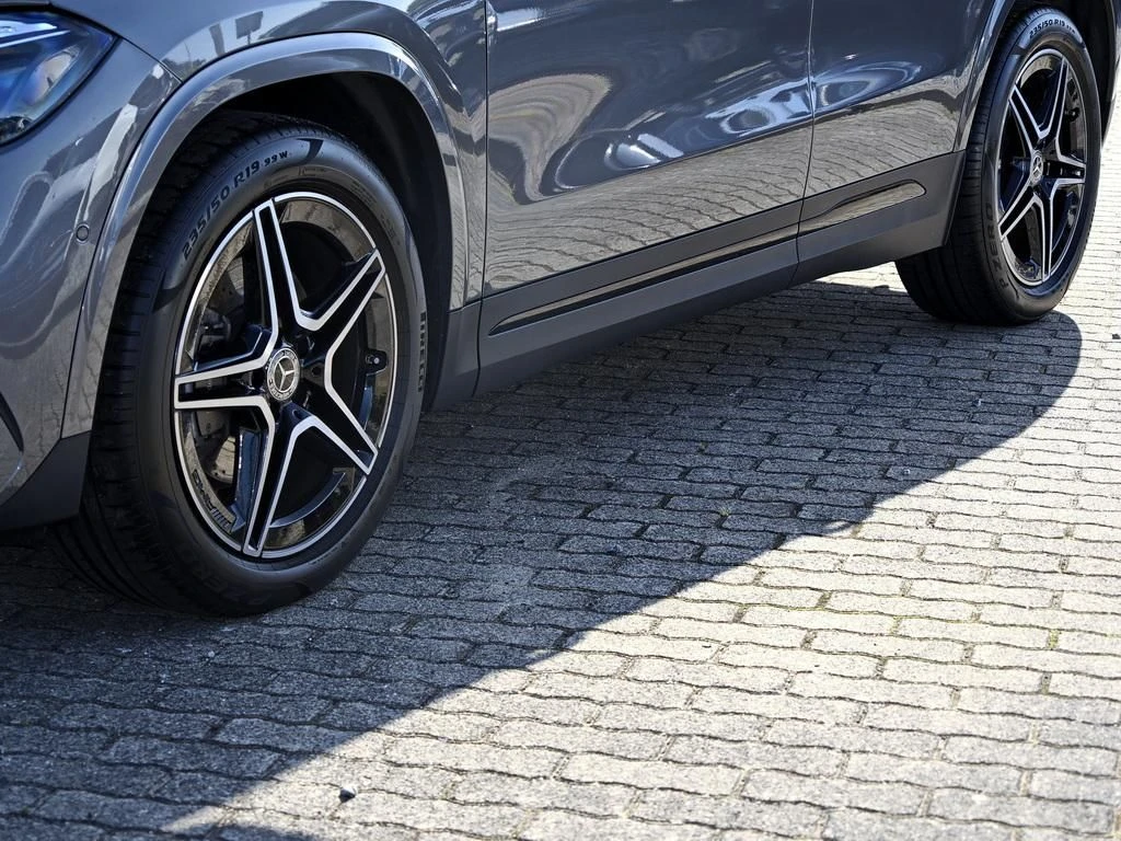 Mercedes-Benz-GLA 220 d-image-6
