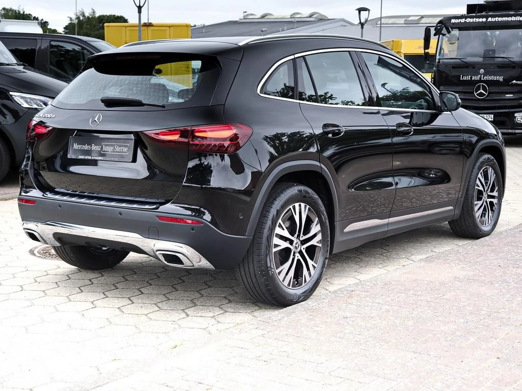Mercedes-Benz-GLA 200 d-image-5