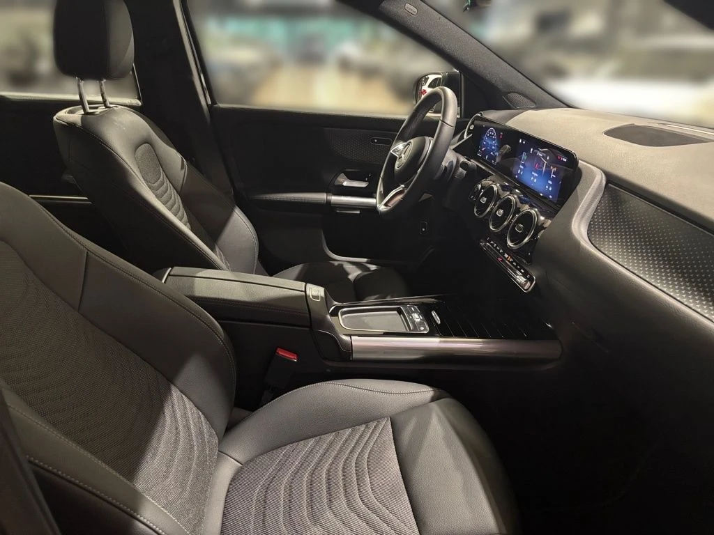 Mercedes-Benz-GLA 200-image-15