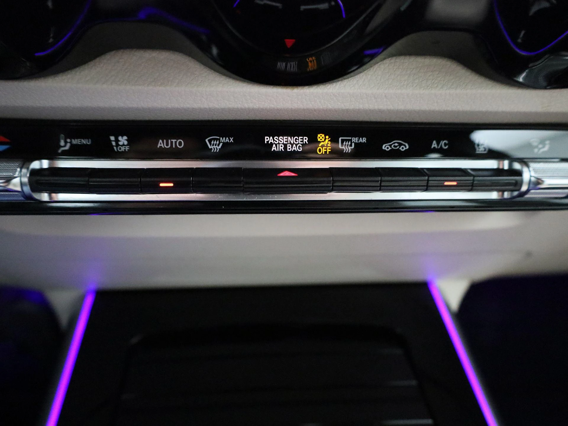 Mercedes-Benz-EQB-image-24