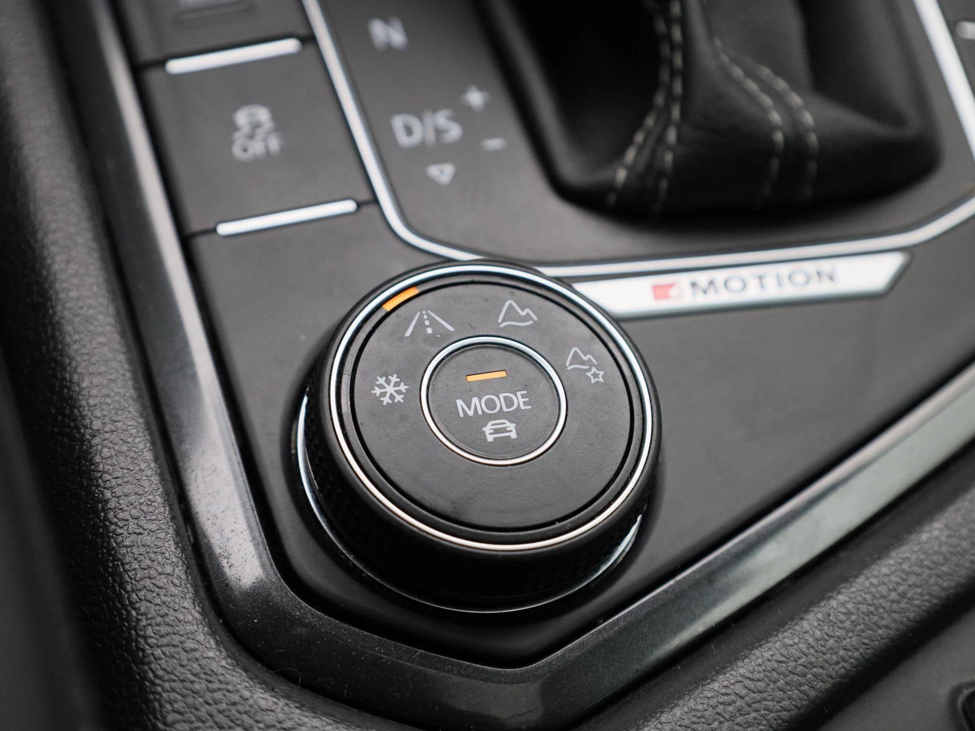 Volkswagen-Tiguan-image-25