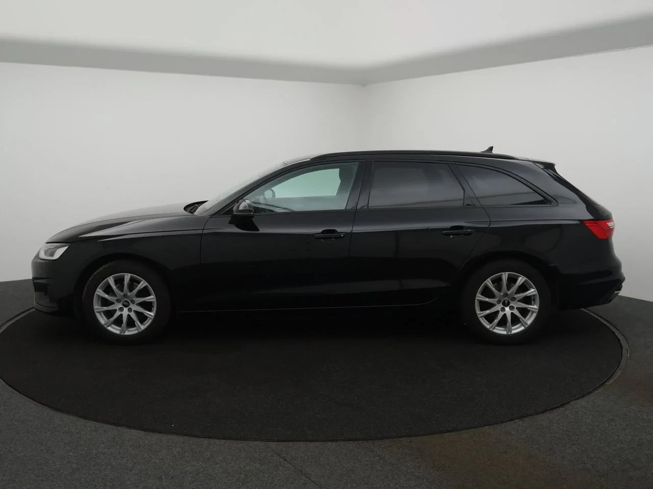 Audi A4 Avant 35TFSI 150PK Business Edition *AUTOMAAT*SHADOWLOOK*ZETELVERWARMING*NAVI*BLTH*CRUISE*...