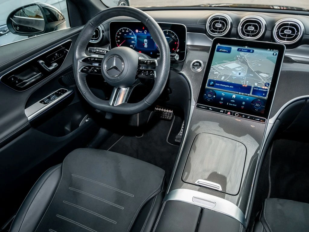 Mercedes-Benz-GLC 300 d-image-9