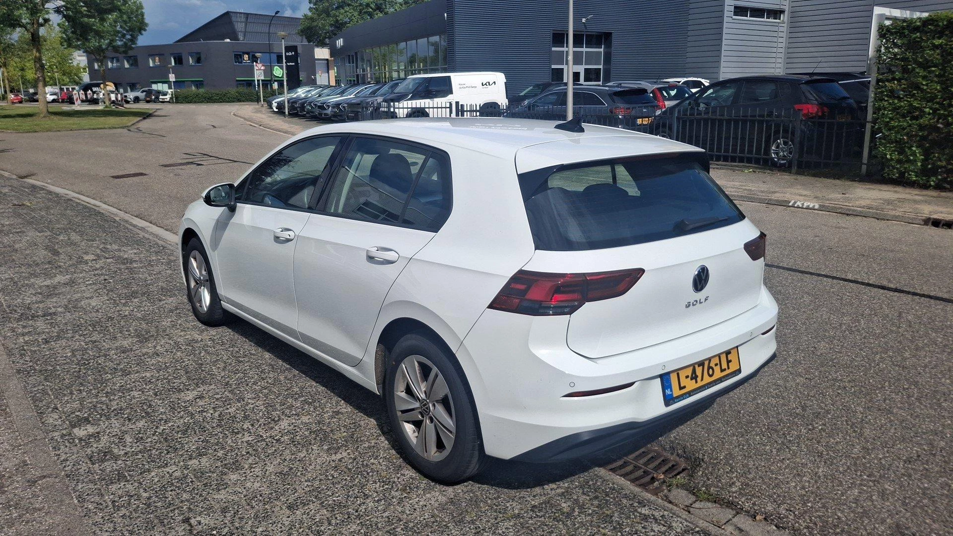Volkswagen-Golf-image-1