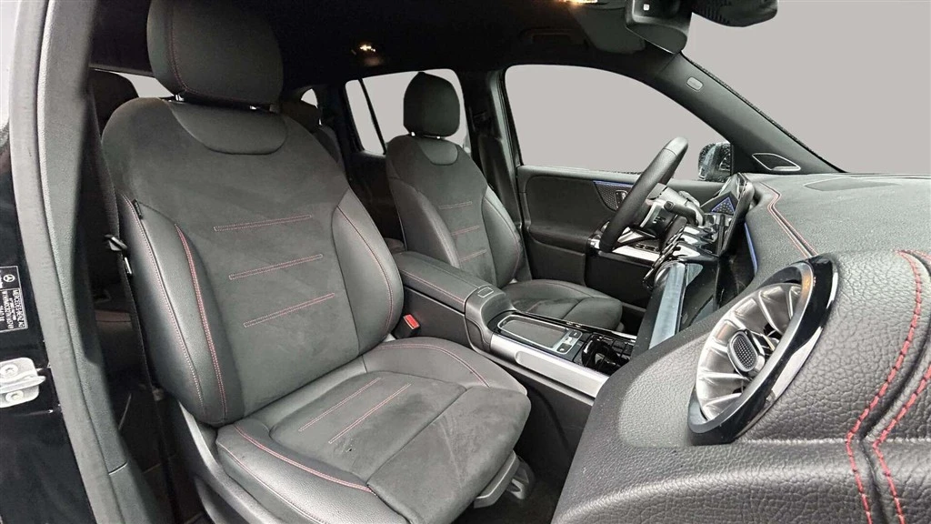 Mercedes-Benz-EQB-image-21