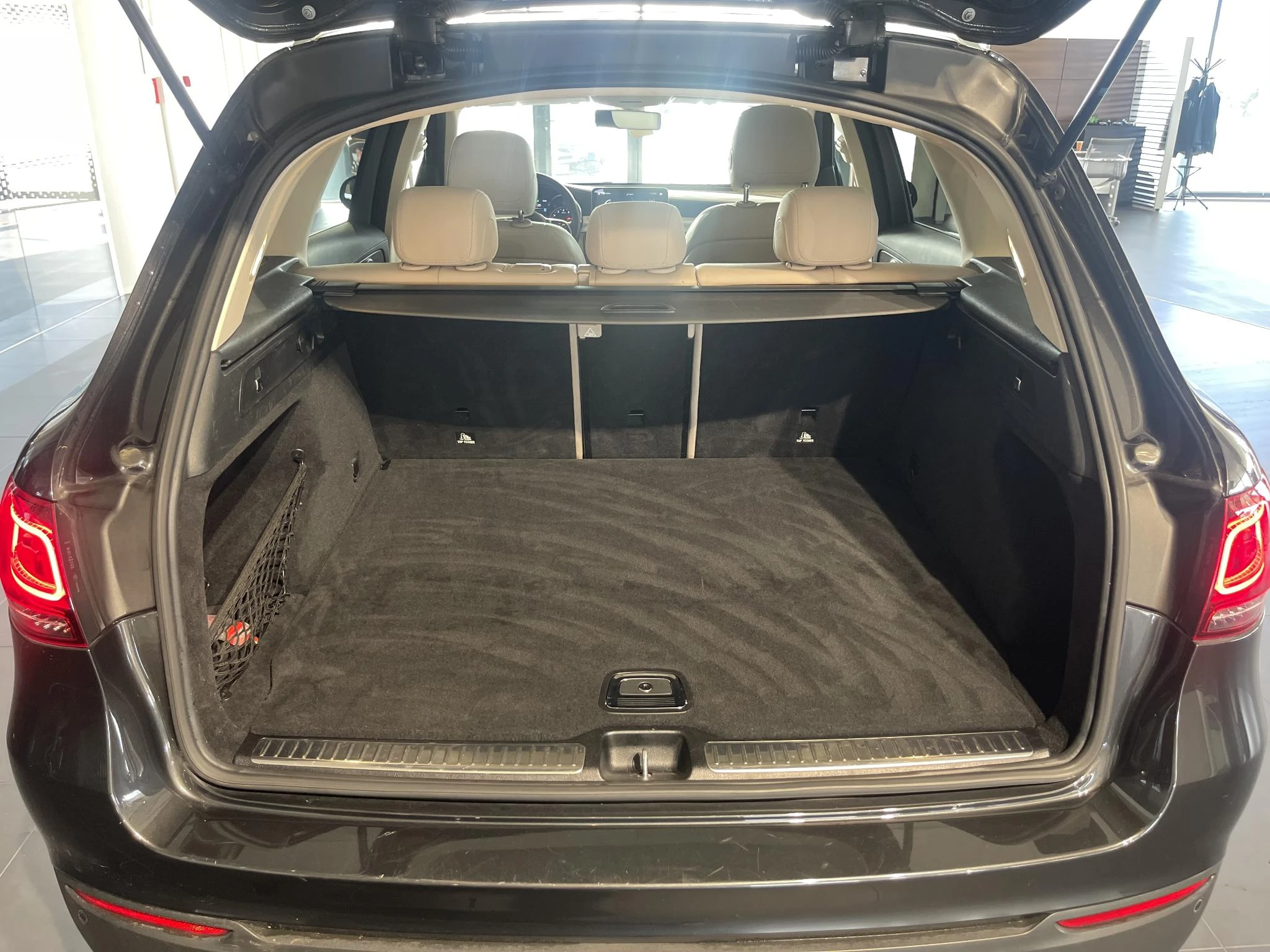 Mercedes-Benz-GLC-image-16