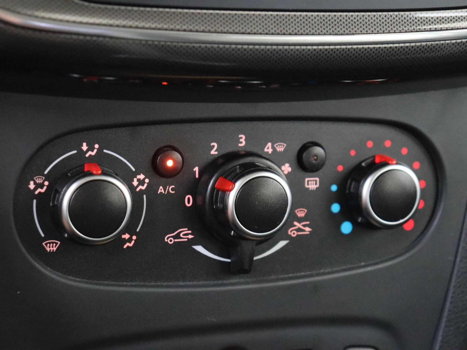 Dacia-Sandero Stepway-image-19