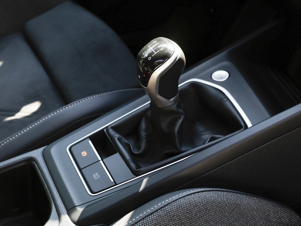 Volkswagen-Golf-image-8