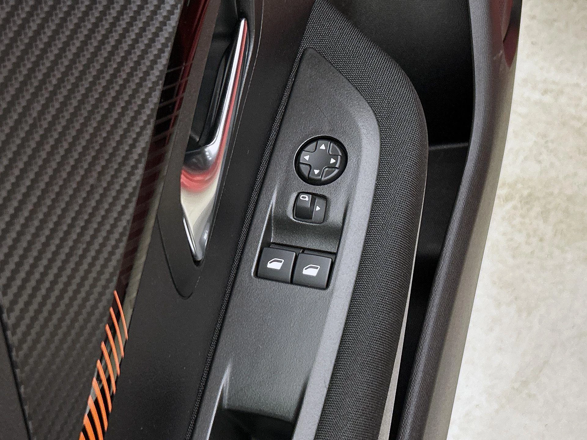 Peugeot-208-image-28