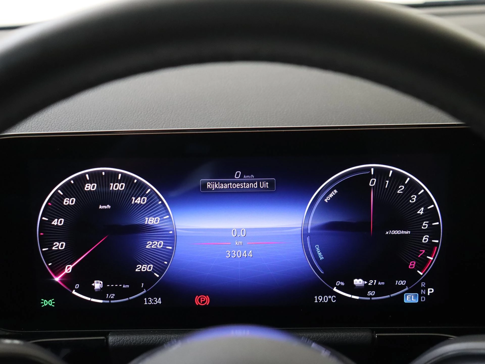 Mercedes-Benz-GLA-image-11