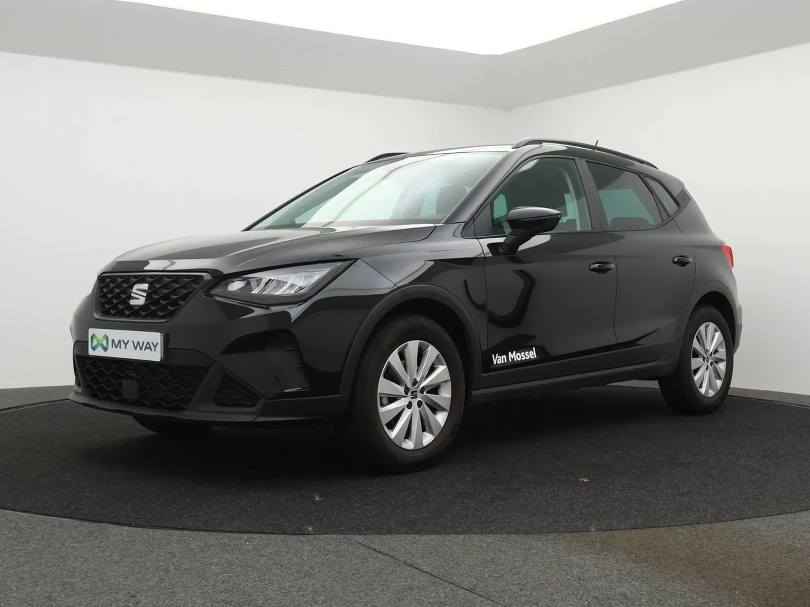 SEAT-Arona-image-0
