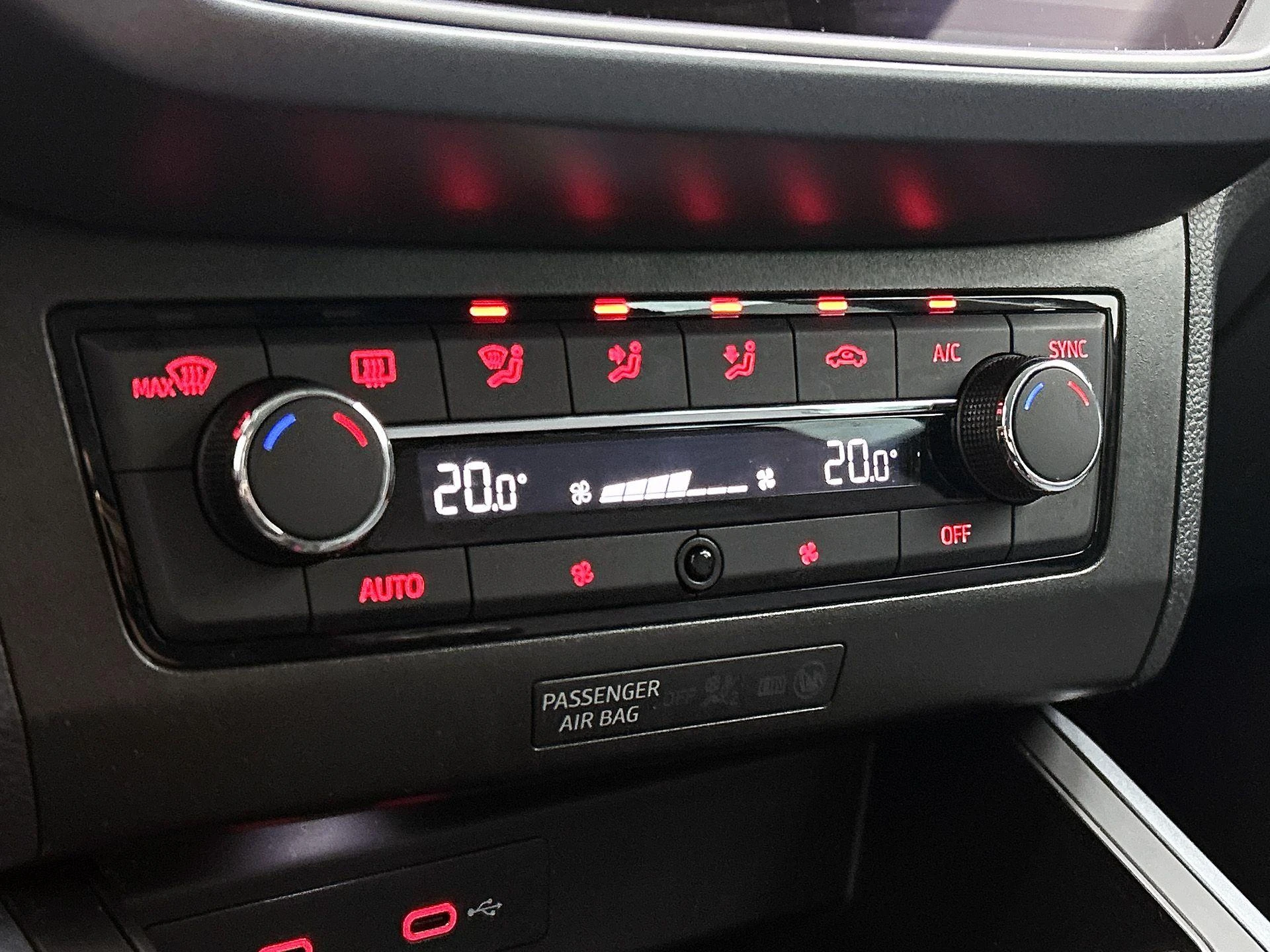 SEAT-Arona-image-23