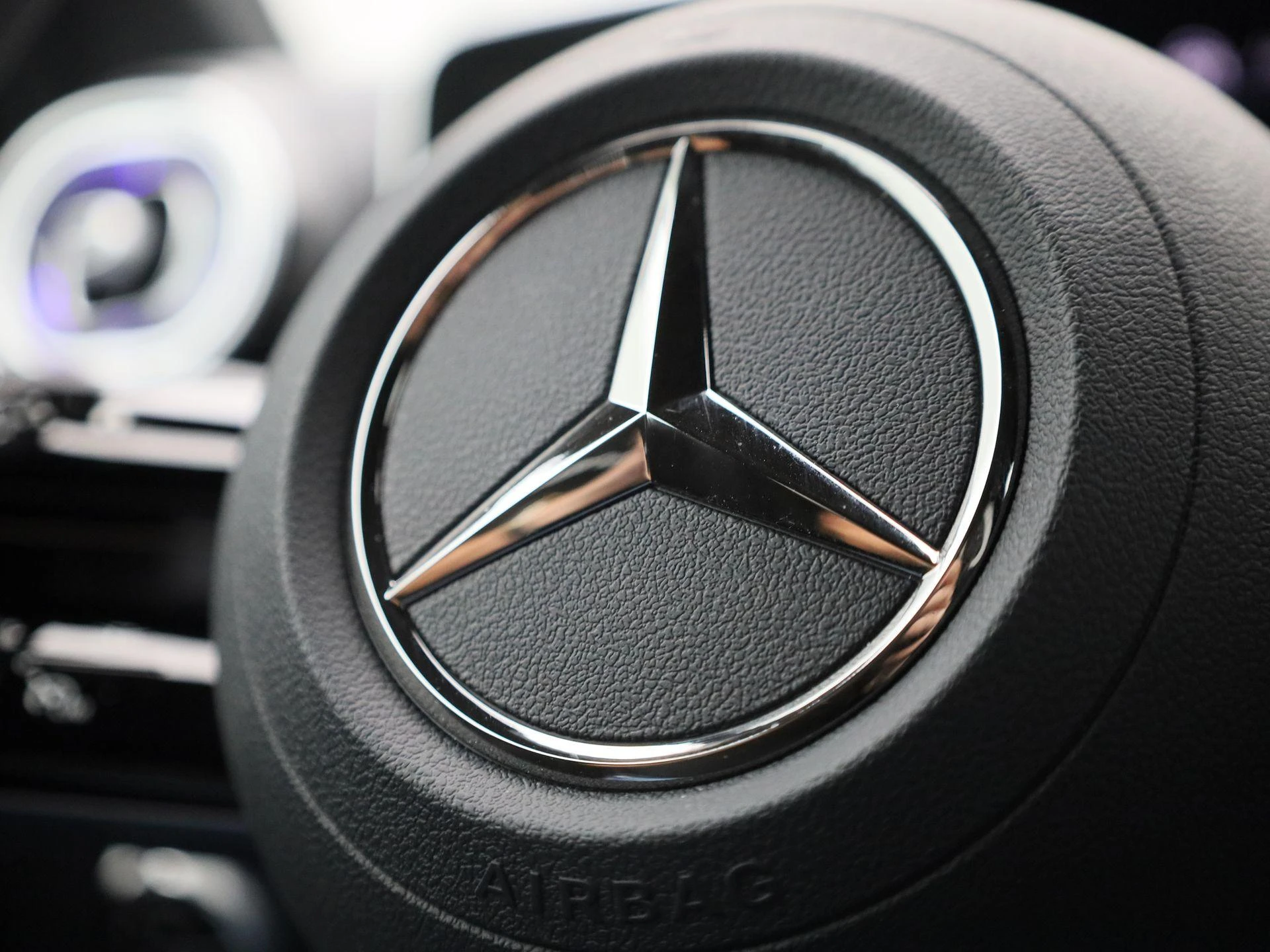 Mercedes-Benz-GLC-image-34