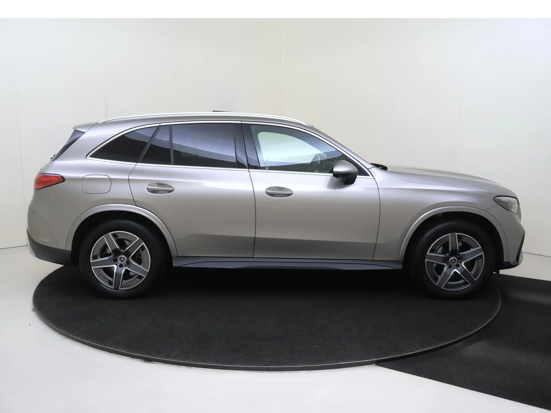 Mercedes-Benz-GLC-image-8