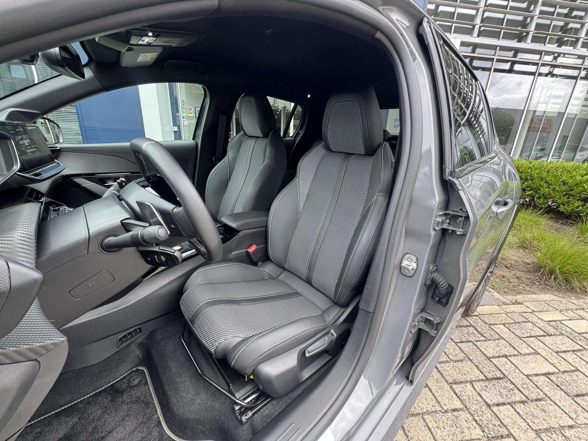 Peugeot 208 1.2 Hybrid 100 e-DCS6 GT
