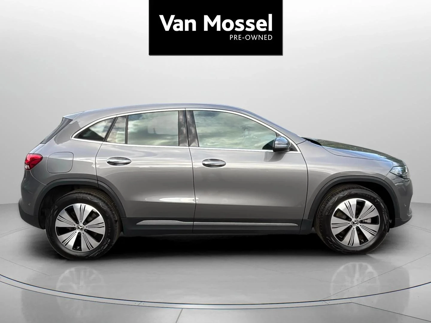 Mercedes-Benz-EQA-image-5