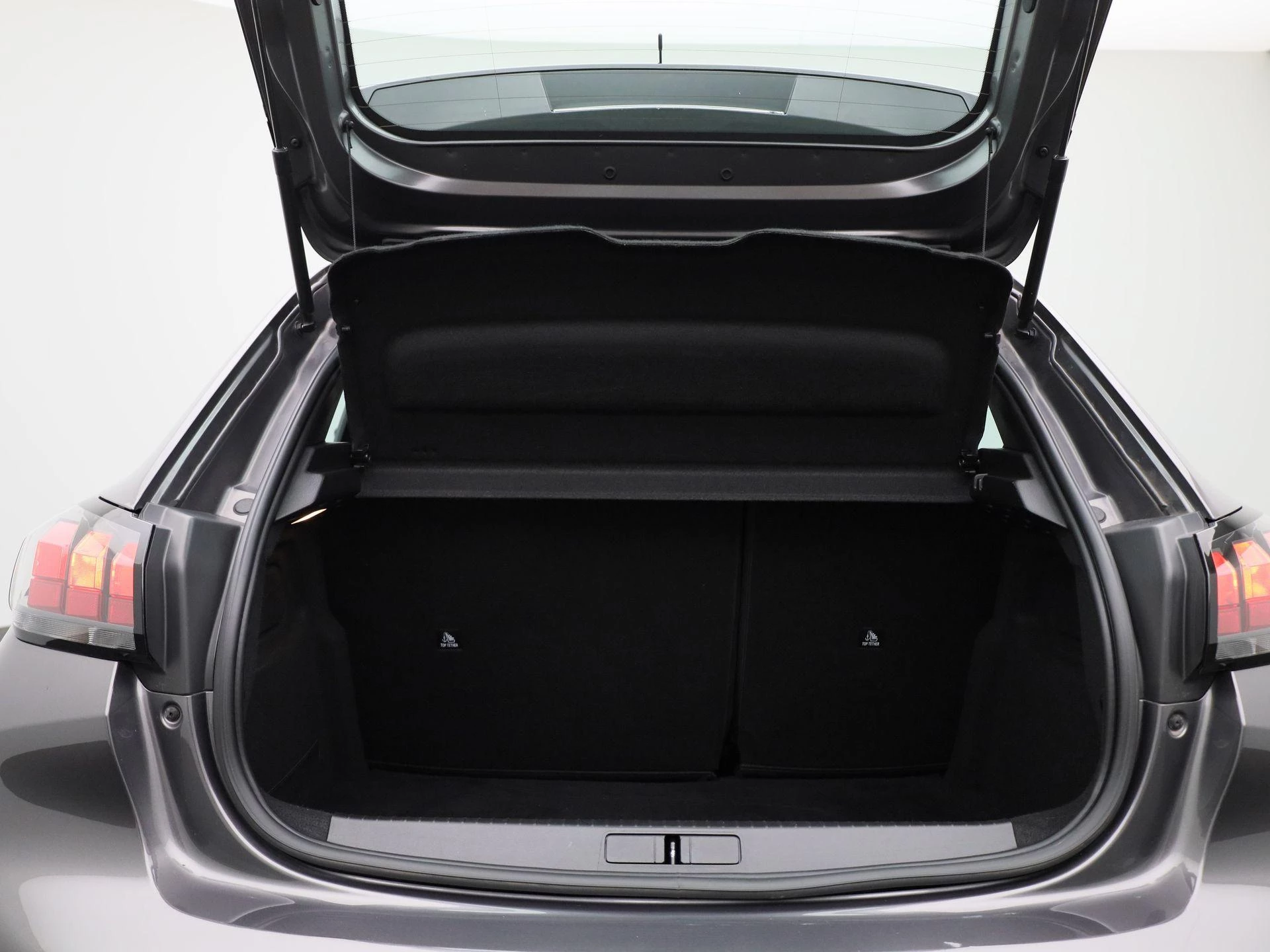 Peugeot-208-image-13